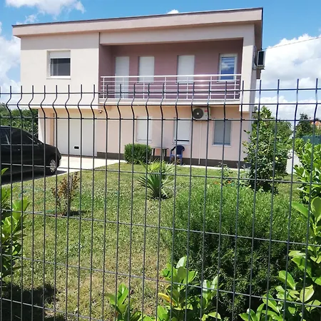 Vila Mara *